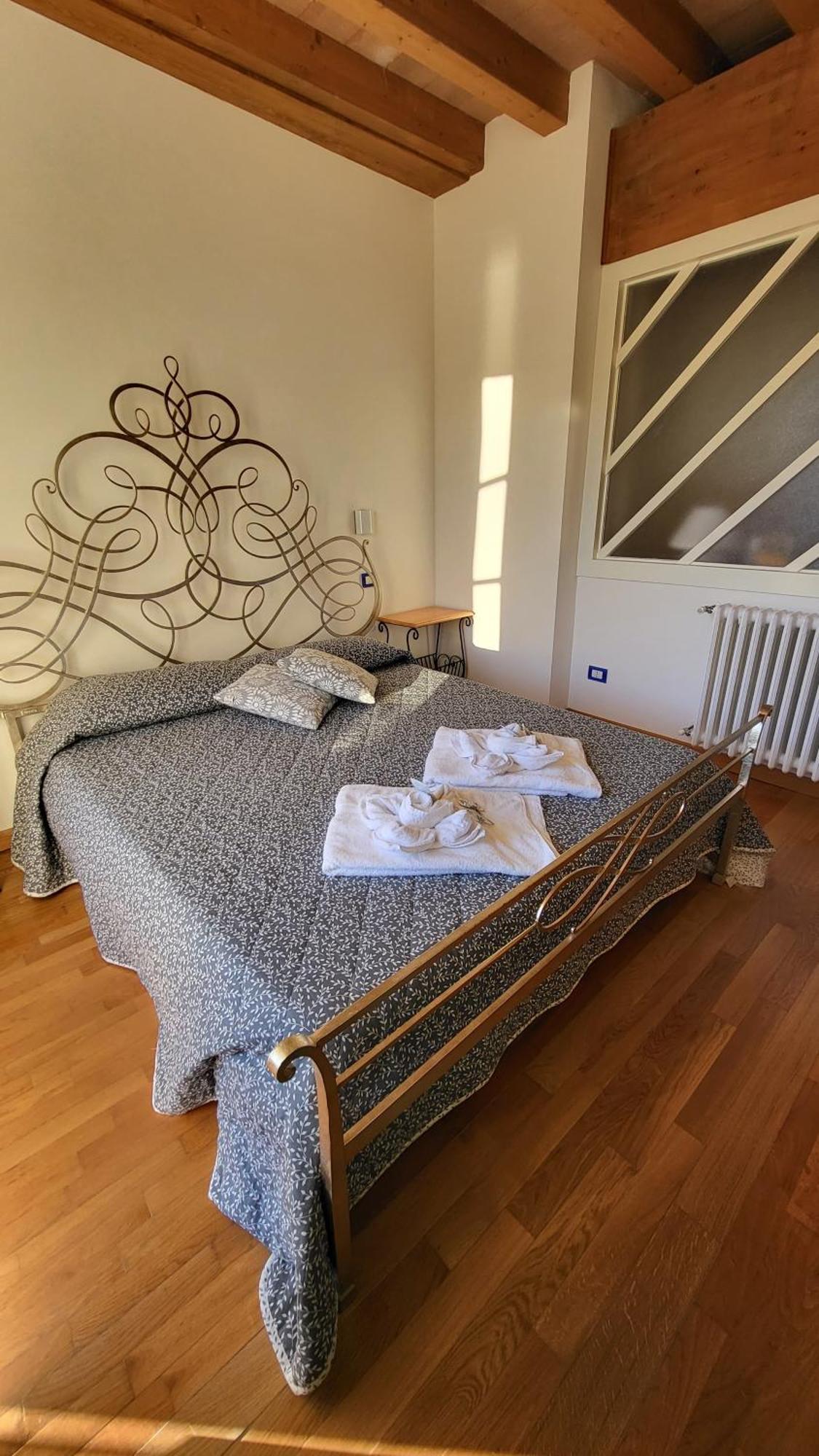 Bed and Breakfast Balconi San Giorgio Varenna Habitación foto