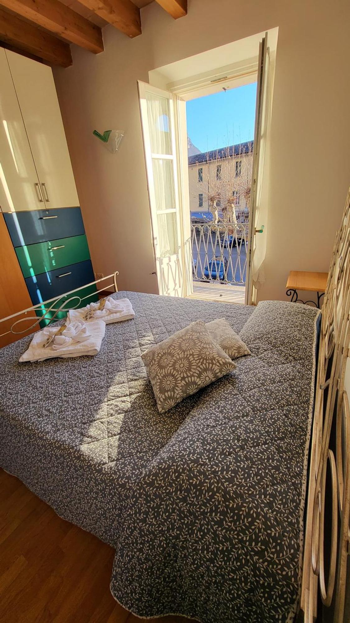 Bed and Breakfast Balconi San Giorgio Varenna Habitación foto